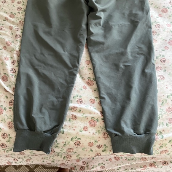 Old Navy sage green stretch tech dry quick jogger athletic pants medium - Picture 4 of 7